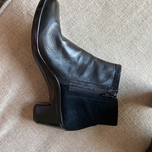 Aravon Black Leather Bootie Size 6.5 NWOT - Picture 3 of 5